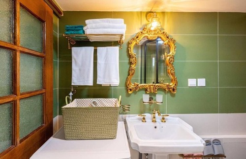 Jing'an Casa | Shanghai Hills& Well-time MCM Family B&B
