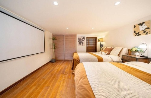 Jing'an Casa | Shanghai Hills& Well-time MCM Family B&B