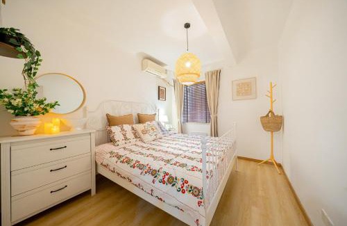 Xuhui Apartamento | Shanghai Hills & Well-time Woodland 2B Suite close to Photospot Wukang Mansion