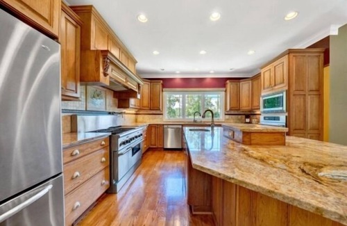 Penhook Casa | Shangri-la Beautiful setting, beautiful upscale home
