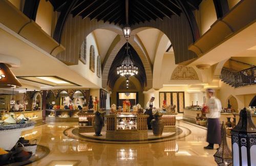 Al Maqta Apartamento | Shangri-La Hotel Apartments Qaryat Al Beri