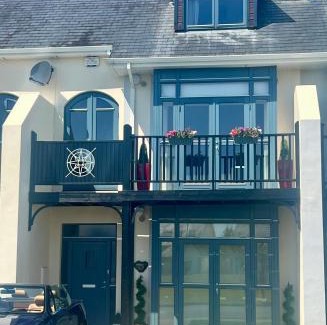 Tarmonbarry Casa | Shannonside - Stylish 5 Bed Marina home & 40ft mooring