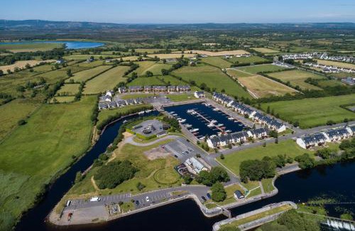 Tarmonbarry Casa | Shannonside - Stylish 5 Bed Marina home & 40ft mooring