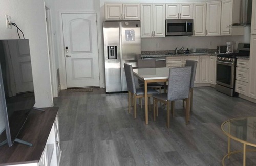 Tavares Condominio | Shantiniketan I 1 /2801 / 50 minutes to the Disney 2 mile to down town Tavares.