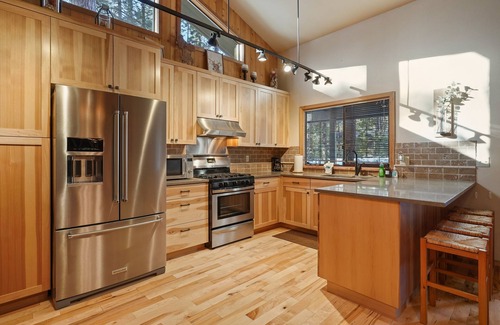 Overlook Park Casa | SHARC, Wooded View, Huge Deck, Pet Friendly