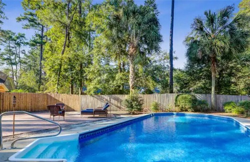Summerville Casa | Share-in Dipity Refined 4 bedroom house w/ a pool