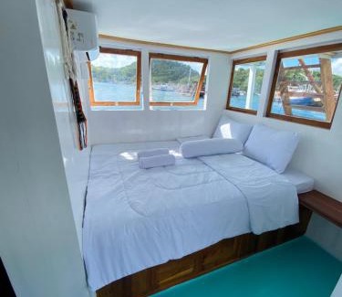 Labuan Bajo Alquiler De Eote | Share trip komodo 3Days 2Night