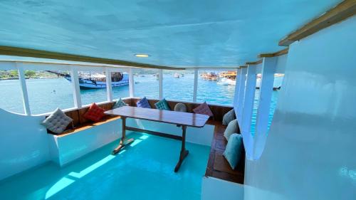 Labuan Bajo Alquiler De Eote | Share trip komodo 3Days 2Night