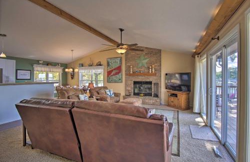 Grove Casa | Shared Boat Ramp Waterfront Home in Grove