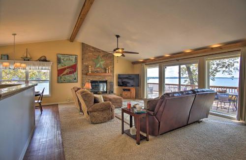 Grove Casa | Shared Boat Ramp Waterfront Home in Grove