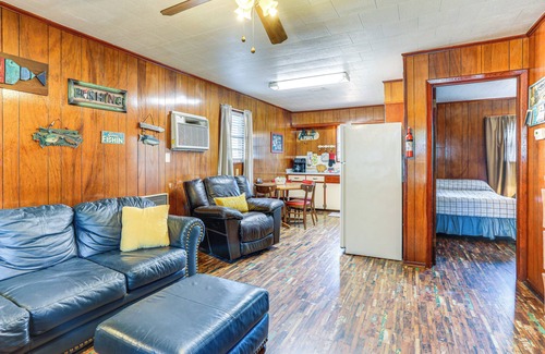 Greers Ferry Apartamento | Shared Dock & Yard: Greers Ferry Lake Home!