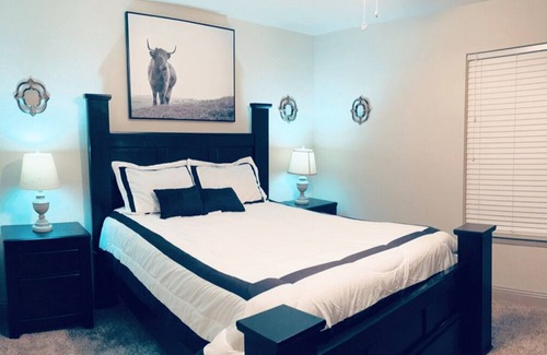 Bedford Casa | Shared (I live here) remodeled home with private bedroom + bathroom near airport
