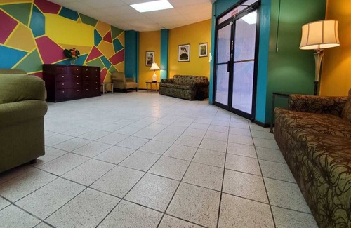 Hato Rey Central Apartamento | Shared Loft-King,Queen beds & 2 sofa beds sleeps 9
