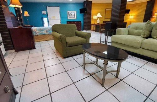 Hato Rey Central Apartamento | Shared Loft-King,Queen beds & 2 sofa beds sleeps 9