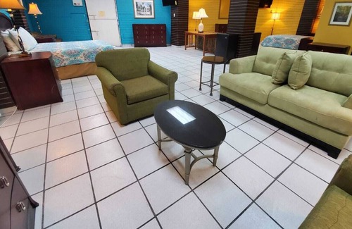 Hato Rey Central Apartamento | Shared Loft-King,Queen beds & 2 sofa beds sleeps 9