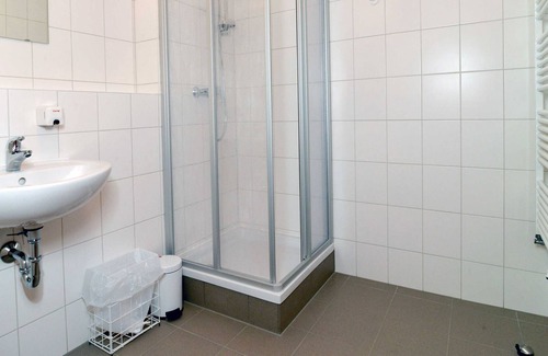 Guben Apartamento | Shared room with private bathroom (up to 8 people), No. 2 - Hostel in Guben