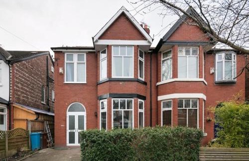 Chorlton-cum-Hardy Casa | Shared Short Term South Manchester Accommodation