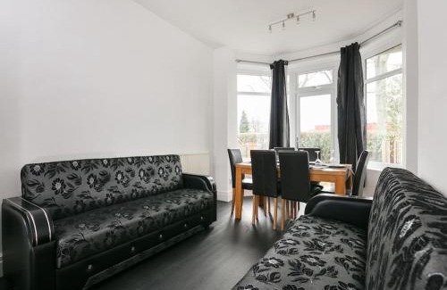 Chorlton-cum-Hardy Casa | Shared Short Term South Manchester Accommodation