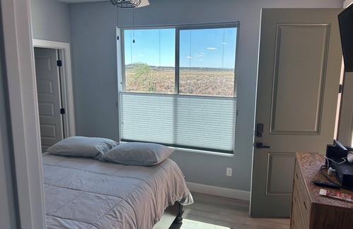 Kanab Cama Y Desayuno | Shared space with owners. 2 bedroom and bath, swim spa, golf green,great views.