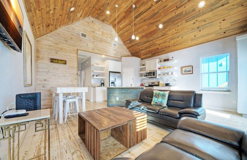 Flour Bluff Casa | Shared Waterfront Pool and Boat Dock, Balcony w/ View | Yellowfin by AvantStay