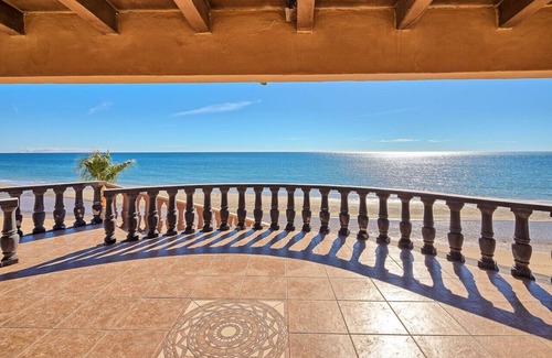 Las Conchas Casa | Shark House - 8 BR Beachfront