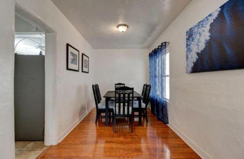 Holly Hill Casa | Shark Shack large house minutes to the beach