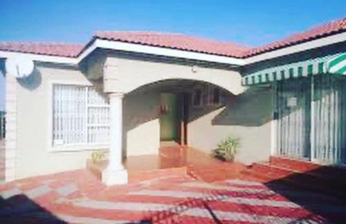 Moses Kotane Casa | SHARONS GUESTHOUSE