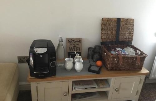 Prestatyn Apartamento | Sharons Retreat your own private lounge bedroom Bathroom and the use of a hot tub I also live here