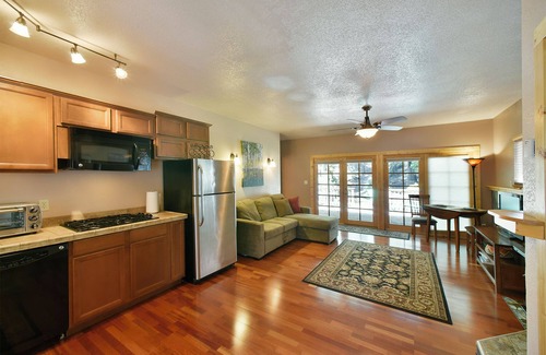 Mount Shasta Chalet De Esquí | Shasta Cottage, A romantic get-away in Mt. Shasta.