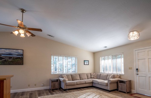 Lakehead Casa | Shasta Memory Maker: ideal para familias, 3 habitaciones, 2 baños, capacidad para 10 personas.