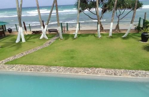 Kathaluwa Hotel | Shavara Beach