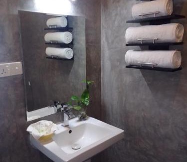 Kathaluwa Hotel | Shavara Beach