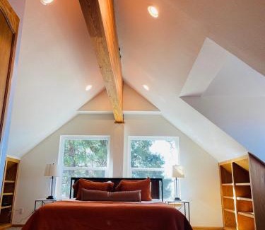 Dogwood Mountain Casa | Shaver Lake, 4 BDR HOT TUB Misty Mountain Retreat