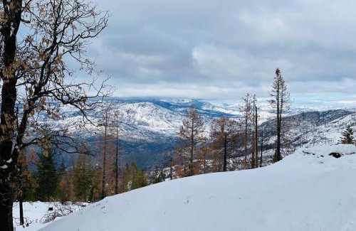 Dogwood Mountain Casa | Shaver Lake, 4 BDR HOT TUB Misty Mountain Retreat