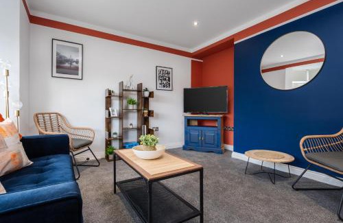Broadheath Casa | Shawe House - 10 minute Mcr Airport - Free Parking