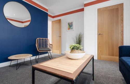 Broadheath Casa | Shawe House - 10 minute Mcr Airport - Free Parking