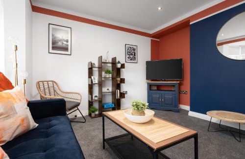 Broadheath Casa | Shawe House - 10 minute Mcr Airport - Free Parking