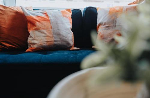 Broadheath Casa | Shawe House - 10 minute Mcr Airport - Free Parking
