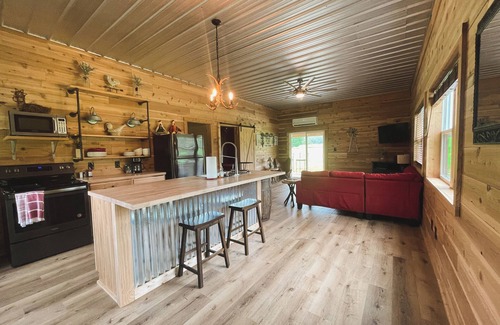 Golconda Otro | Shawnee - Farmhouse on 20 acres: Beautiful Views & Hot Tub!!