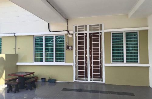 Kampung Kedai Lalat Casa | Shazz Homestay by Paradigma