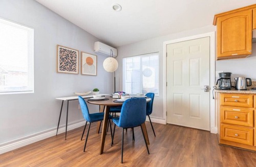 Covina Apartamento | Cozy Traveler’s Pad Pet-friendly: King Bed, Kitchenette, Laundry, Parking, and Designated Parking