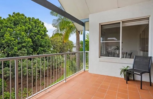 Korora Apartamento | Shearwater is a spacious 3-bedroom townhouse located just an easy 280m stroll from the beach