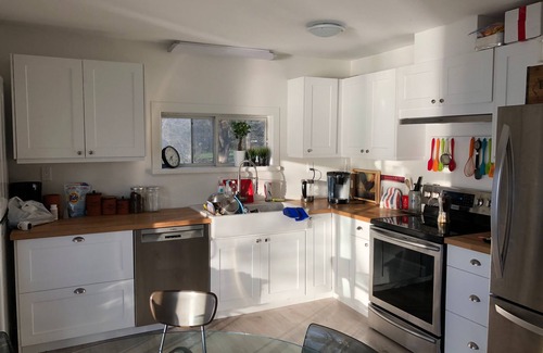 Picton Cabaña | Sheba’s Island (Prince Edward County) 3 bedroom lakefront cottage