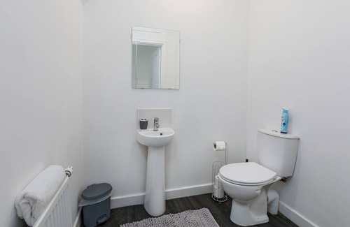 Hillsborough Casa | Sheffield Serenity House with 5 Bedrooms