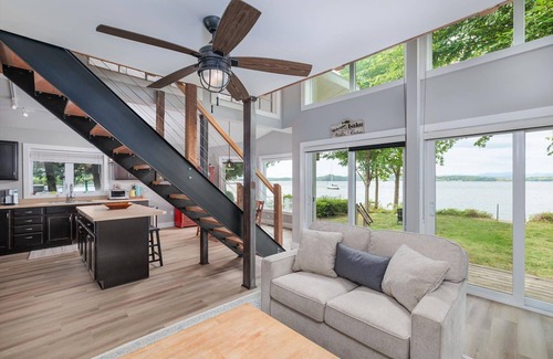 South Burlington Casa | Shelburne Bay Retreat~Lakefront~Private Beach~Fireplace