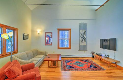 Shelburne Casa | Shelburne Studio Cabin with Spring-Fed Pool!