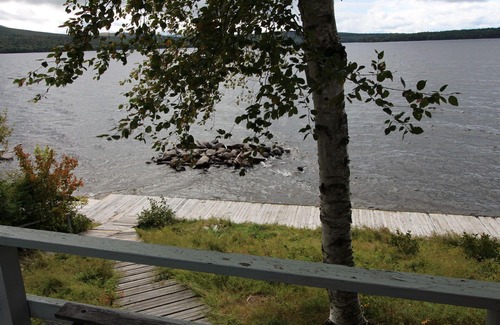 Rangeley Plantation Casa | Esta pequeña casa de campo es perfecta para una pareja o una familia pequeña que buscan retroceder en el tiempo y relajarse.