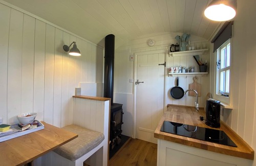 Sheldon Cabina | Sheldon Shepherd's Hut - Cosy Rural Retreat in the Peak District National Park