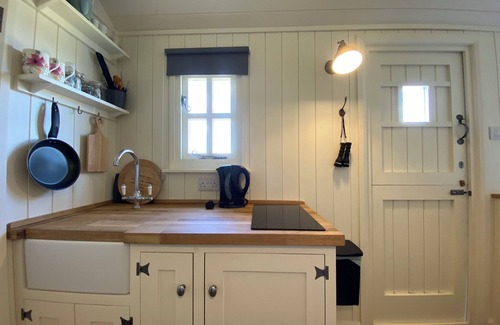 Sheldon Cabina | Sheldon Shepherd's Hut - Cosy Rural Retreat in the Peak District National Park