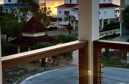 Plantation Casa | Shell Yea: 5 Bedroom Beach View Home in the Plantation- Sleeps 10, Private Pool